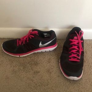 Nike Woman’s Flex 2014 RN Running shoes size 10